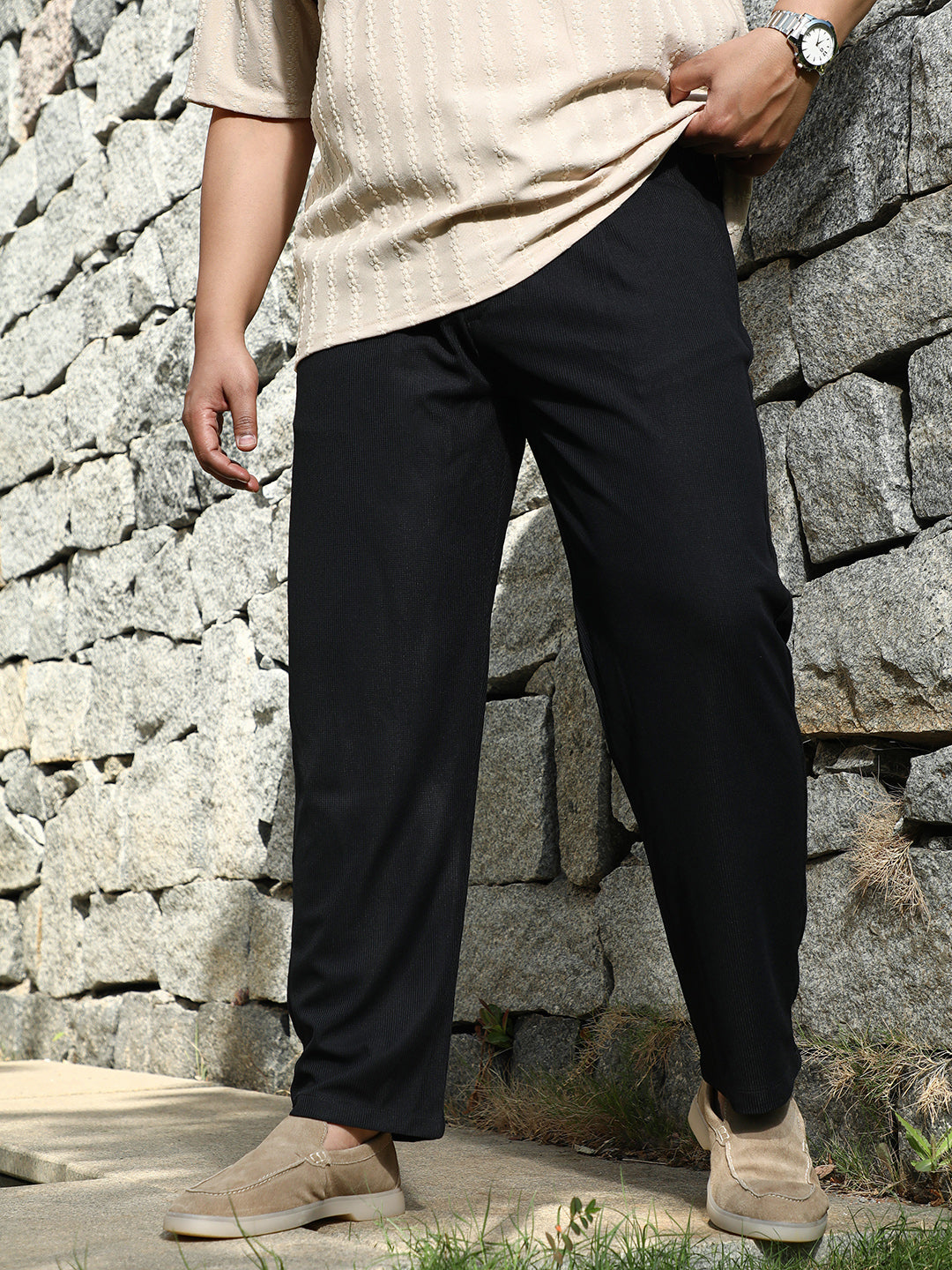 Tactile-Pleated Chino Trousers